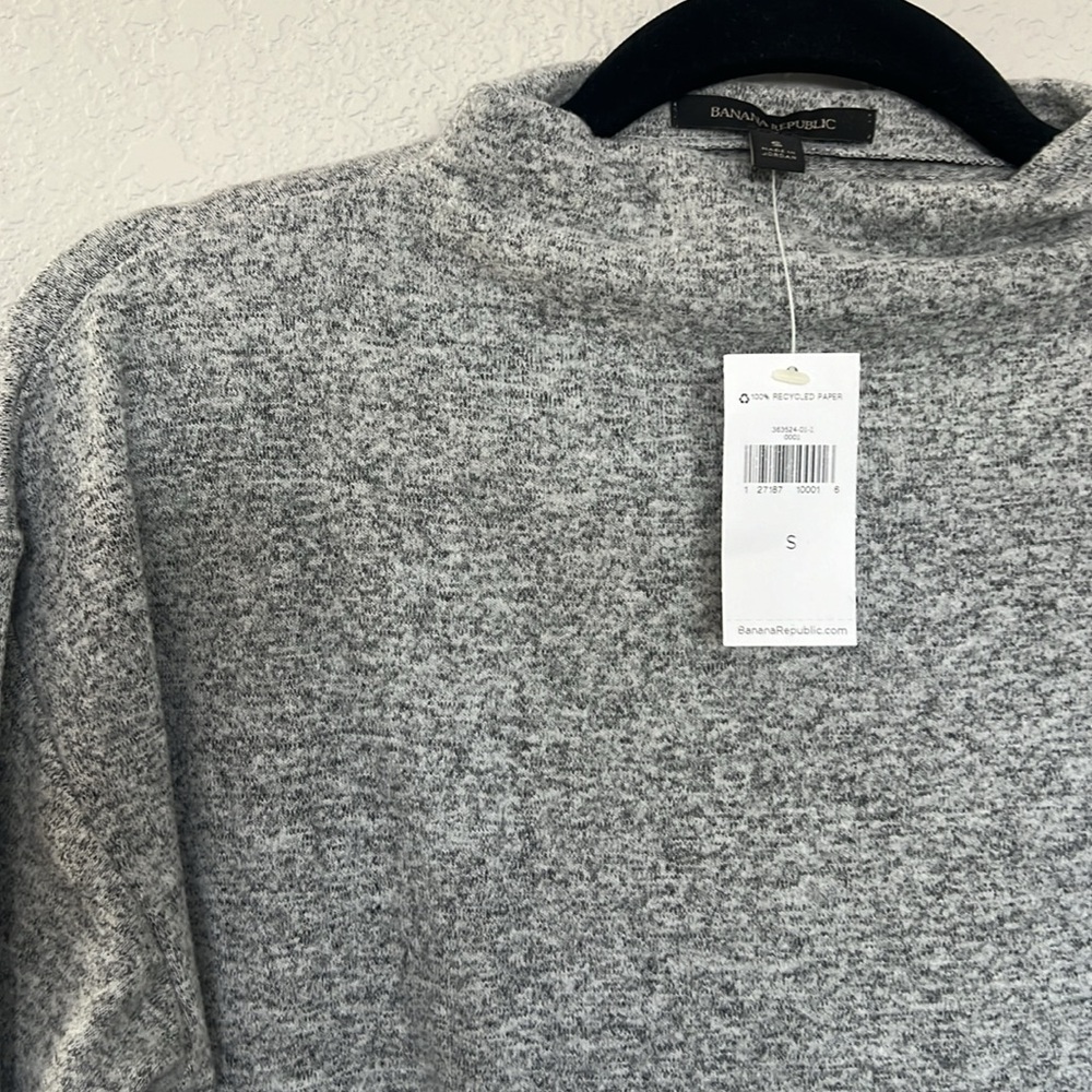 Heathered gray Banana Republic mock neck top